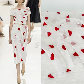 Жемчужно мягкая и изысканная вышитая крепдешиновая шифоновая ткань с белым фоном красное платье в виде сердца DIY fabric