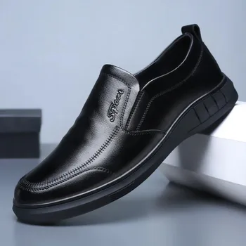 Новая кожаная обувь для мужчин, Черная Классическая мужская повседневная обувь, без шнуровки, мягкая подошва, мужская обувь для вождения с круглым носком, деловые лоферы